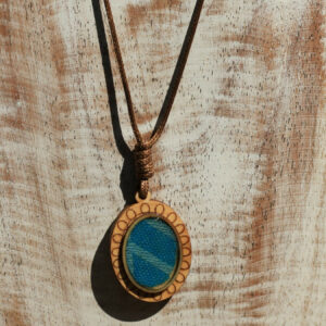 Ketting met houten hanger